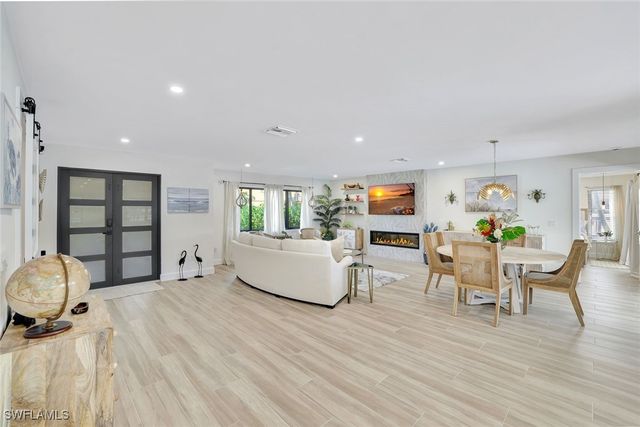 236 Lagoon AVE, Naples, FL 34108