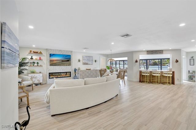 236 Lagoon AVE, Naples, FL 34108