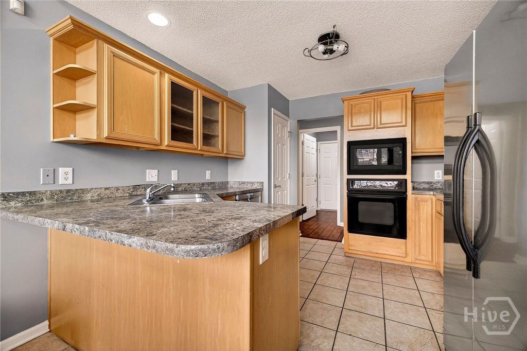 Image 11 of property listing at 126 Hopeland Drive, Savannah, GA 31419