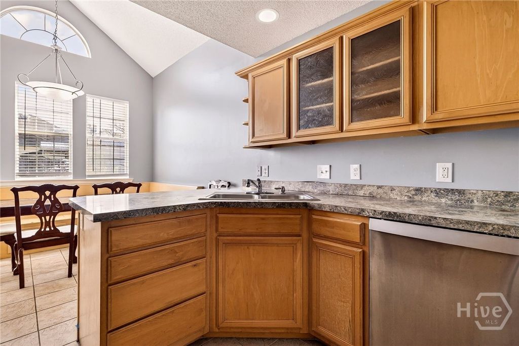 Image 13 of property listing at 126 Hopeland Drive, Savannah, GA 31419