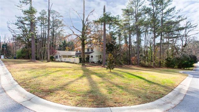 1937 Crescent Drive, Snellville, GA 30078