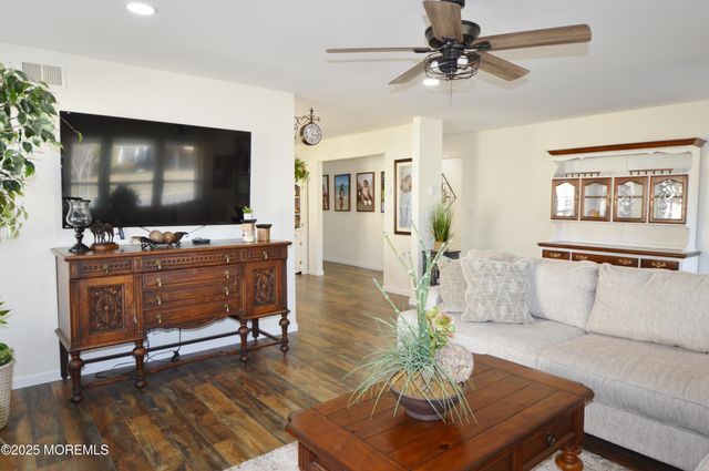 29 Saint Paul Place, Manchester, NJ 08759