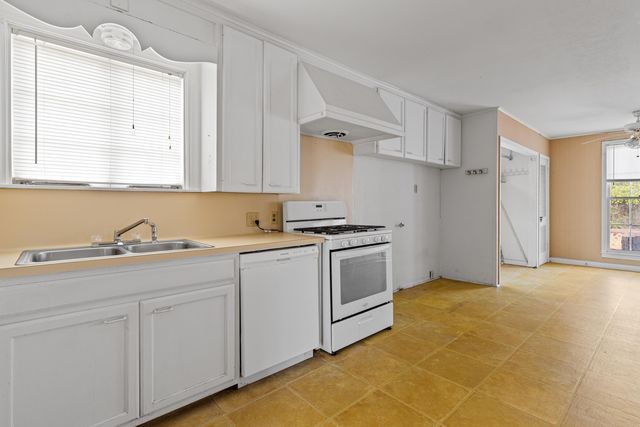 2803 stone rd, Kilgore, TX 75662