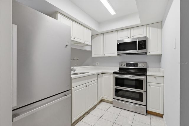 3801 N OAK DRIVE A72, Tampa, FL 33611
