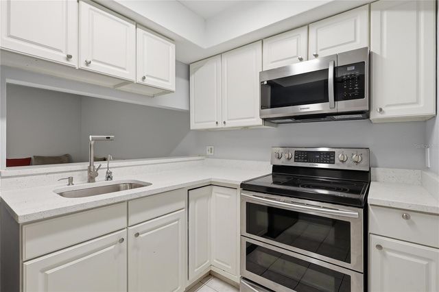 3801 N OAK DRIVE A72, Tampa, FL 33611