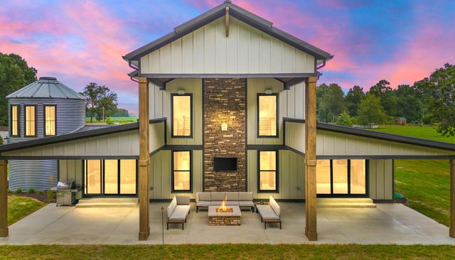 548 E 1400 S, Kouts, IN 46347