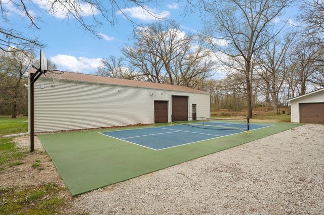 548 E 1400 S, Kouts, IN 46347