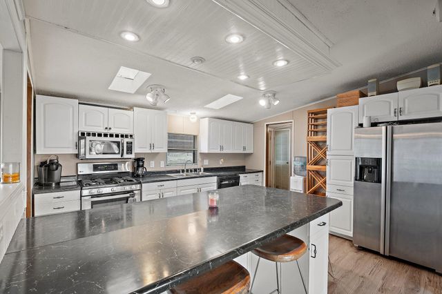 548 E 1400 S, Kouts, IN 46347