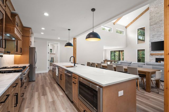 548 E 1400 S, Kouts, IN 46347