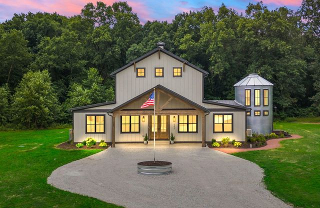 548 E 1400 S, Kouts, IN 46347