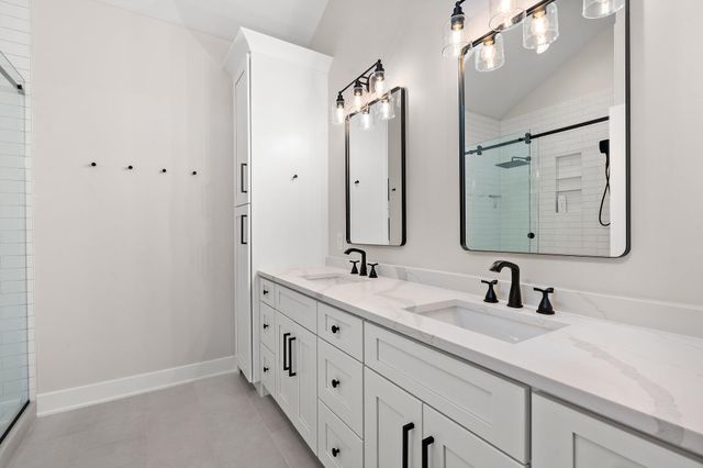 548 E 1400 S, Kouts, IN 46347