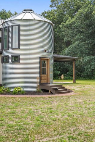 548 E 1400 S, Kouts, IN 46347