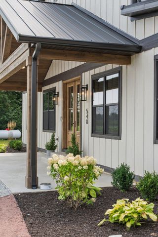 548 E 1400 S, Kouts, IN 46347