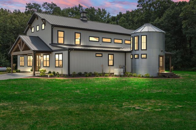 548 E 1400 S, Kouts, IN 46347