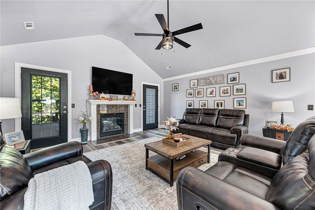 14 Hessle Circle, Bella Vista, AR 72714