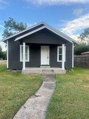 1401 Edison Street, Baytown, TX 77520