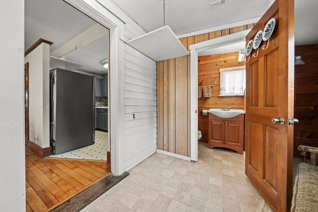 27 Park St, Woburn, MA 01801
