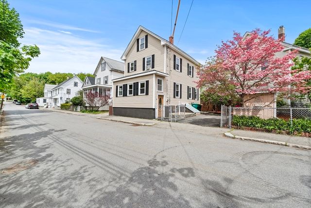 27 Park St, Woburn, MA 01801