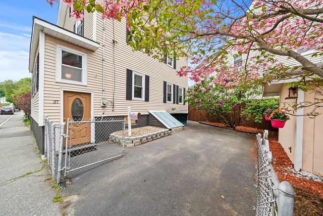 27 Park St, Woburn, MA 01801