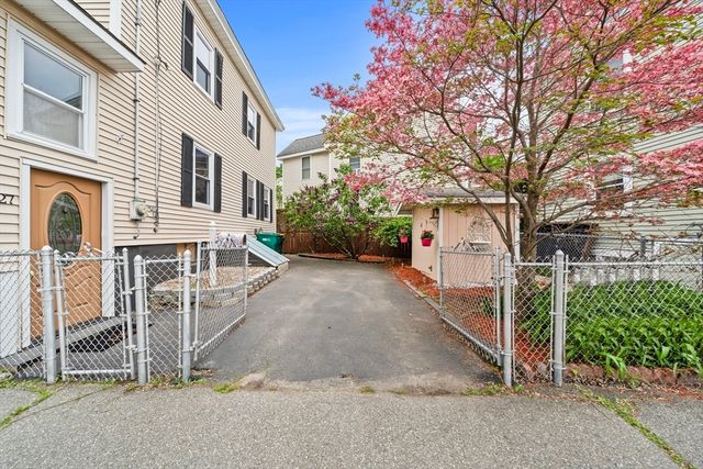 27 Park St, Woburn, MA 01801
