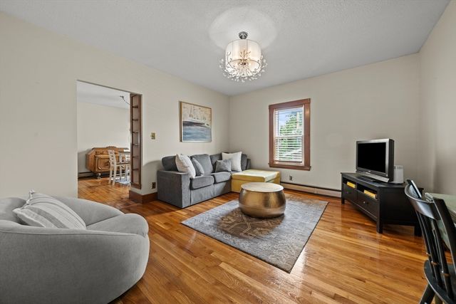 27 Park St, Woburn, MA 01801
