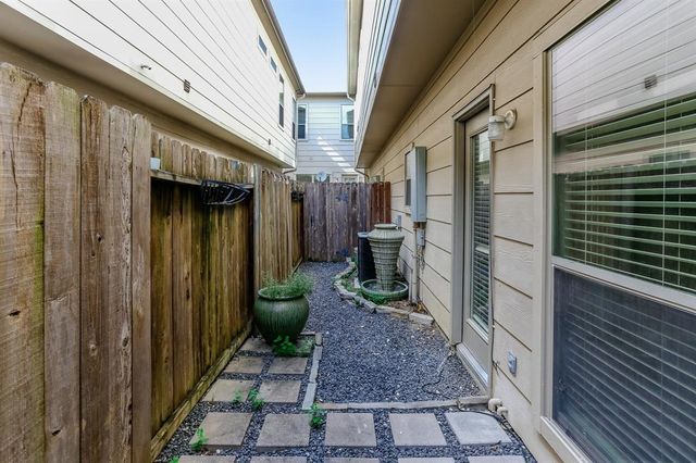 4030 Center Street, Houston, TX 77007