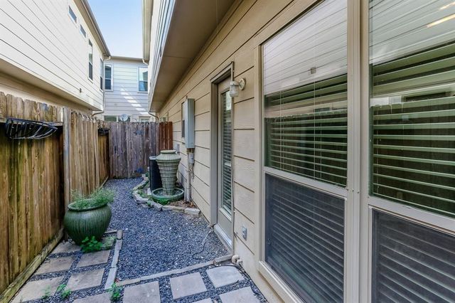 4030 Center Street, Houston, TX 77007