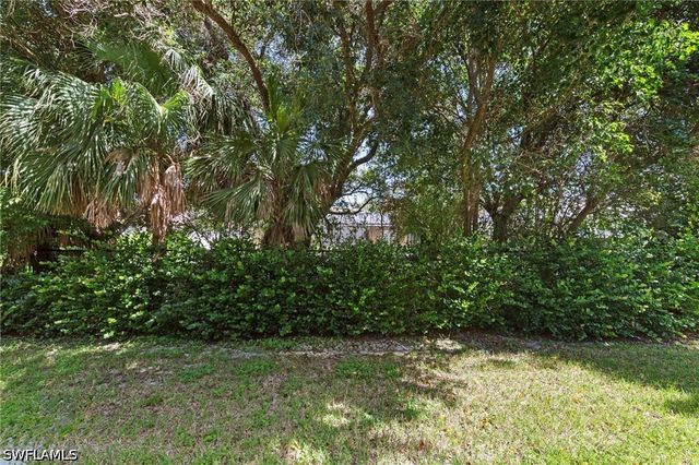 15381 Wildflower CIR, Naples, FL 34119