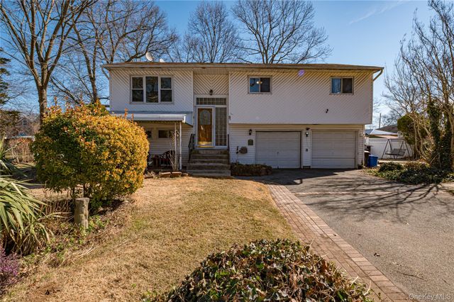 57 Rockland Avenue, West Babylon, NY 11704