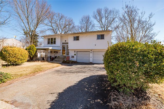 57 Rockland Avenue, West Babylon, NY 11704