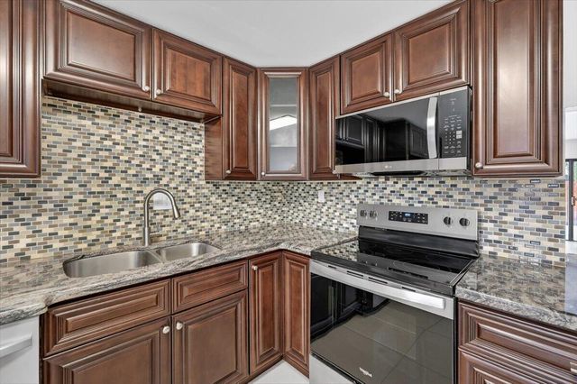 7325 SW 26th Court 22, Davie, FL 33314