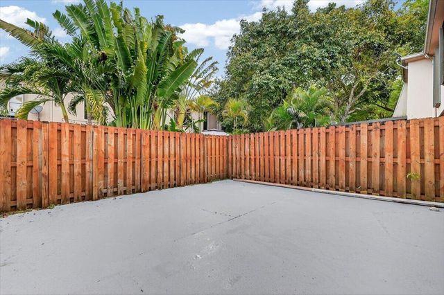 7325 SW 26th Court 22, Davie, FL 33314