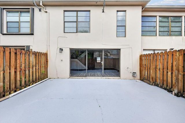 7325 SW 26th Court 22, Davie, FL 33314