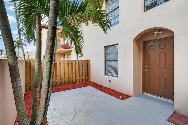 7325 SW 26th Court 22, Davie, FL 33314