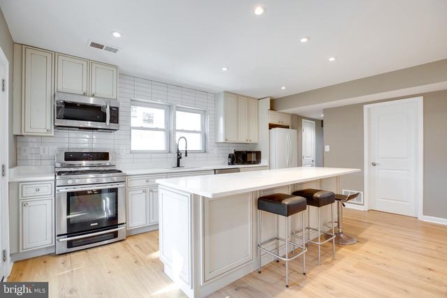 3923 FOREST GROVE DR, Annandale, VA 22003