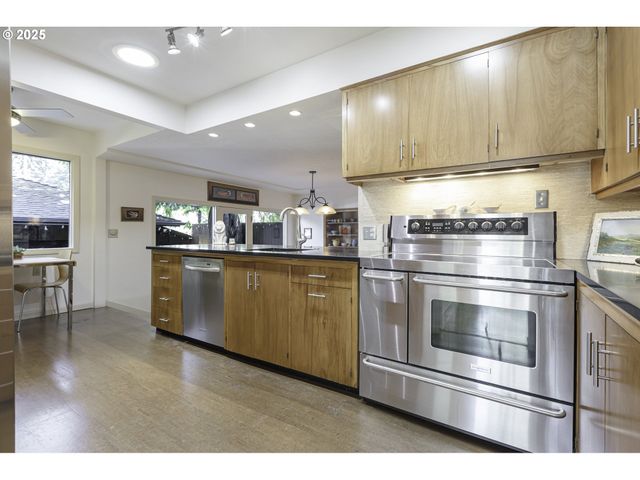 4204 Ne MAYWOOD Pl, Portland, OR 97220