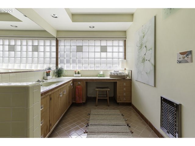 4204 Ne MAYWOOD Pl, Portland, OR 97220