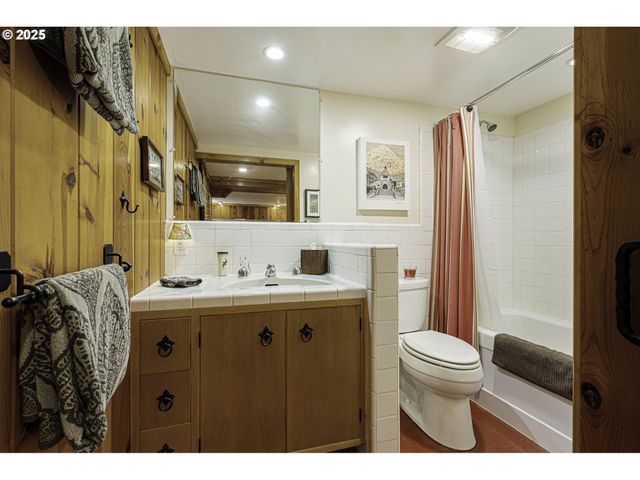 4204 Ne MAYWOOD Pl, Portland, OR 97220