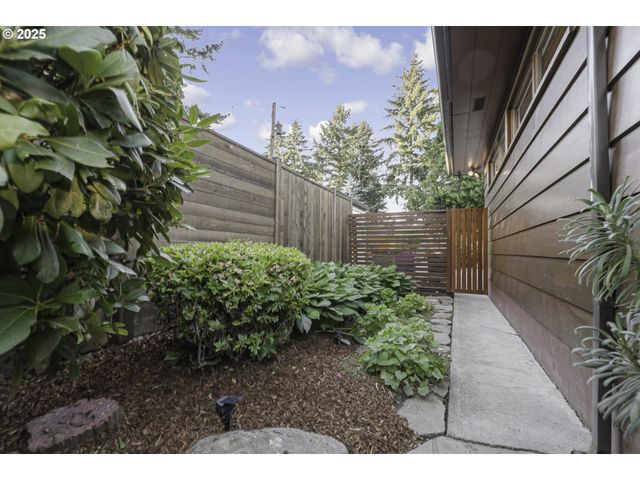 4204 Ne MAYWOOD Pl, Portland, OR 97220