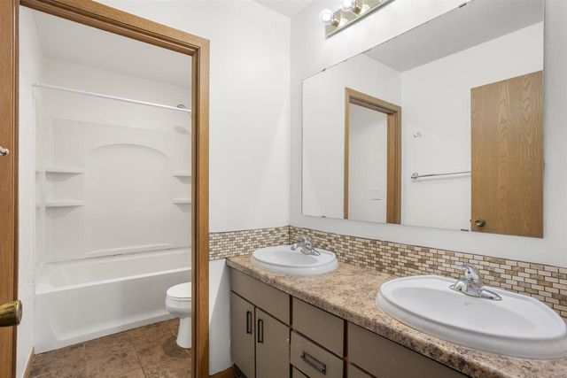 1007 JACKSON STREET, Oshkosh, WI 54901