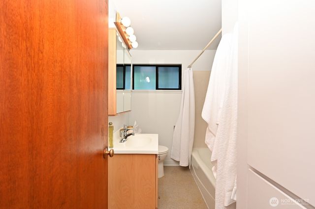 1529 NE 107th Street, Seattle, WA 98125