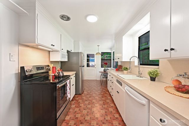 1529 NE 107th Street, Seattle, WA 98125