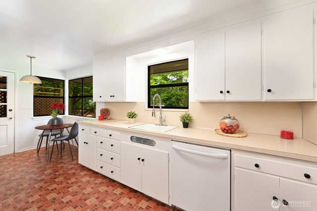 1529 NE 107th Street, Seattle, WA 98125