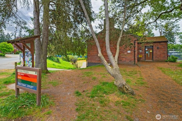 1529 NE 107th Street, Seattle, WA 98125