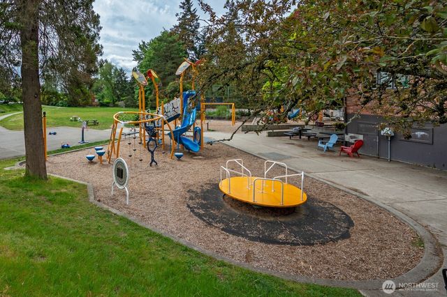 1529 NE 107th Street, Seattle, WA 98125
