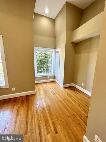 1227 LINDEN PL NE, Washington, DC 20002