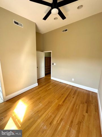 1227 LINDEN PL NE, Washington, DC 20002