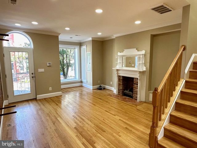 1227 LINDEN PL NE, Washington, DC 20002