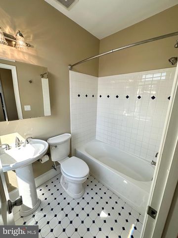 1227 LINDEN PL NE, Washington, DC 20002