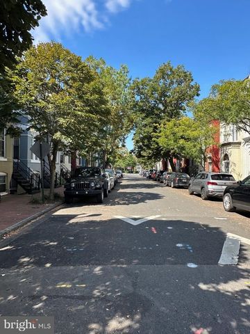 1227 LINDEN PL NE, Washington, DC 20002